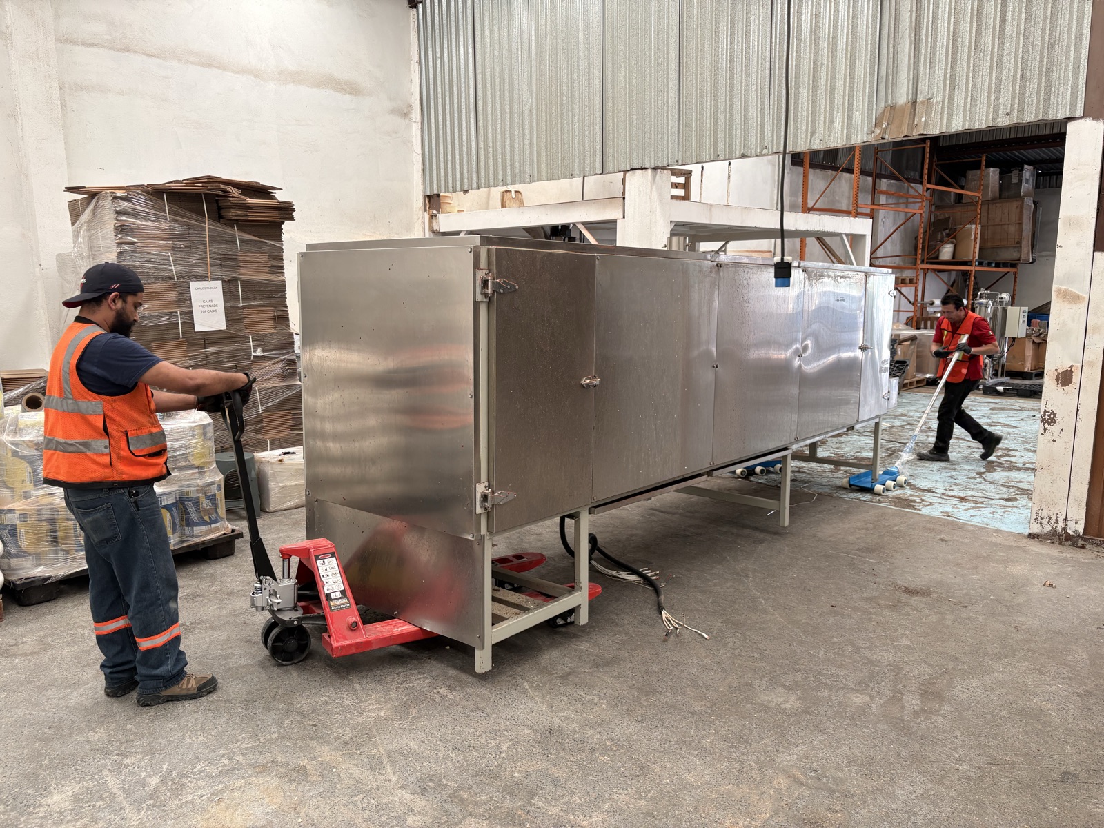 Equipo industrial durante una maniobra